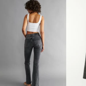 Low waist jeans - Grå low waist jeans från Gina dock skulle jag säga mer att dem är mid waist men de beror helt på hur lång överkropp du har mm. Säljer då dem inte kommer till användning, perfekta på mig som är 168