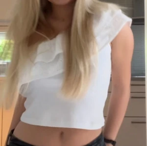 Off shoulder topp  - Knappt använd, storlek 146-152 men skulle säga att den passar xxs/xs