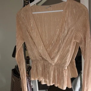 Tröja - Tröja från Gina tricot, djup v, aldrig använt.