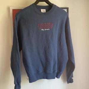 Polar skate co tjocktröja - Mörkblå polar skate co tjocktröja i storleken xs. Väldigt skön och tjock. Aldrig använd.