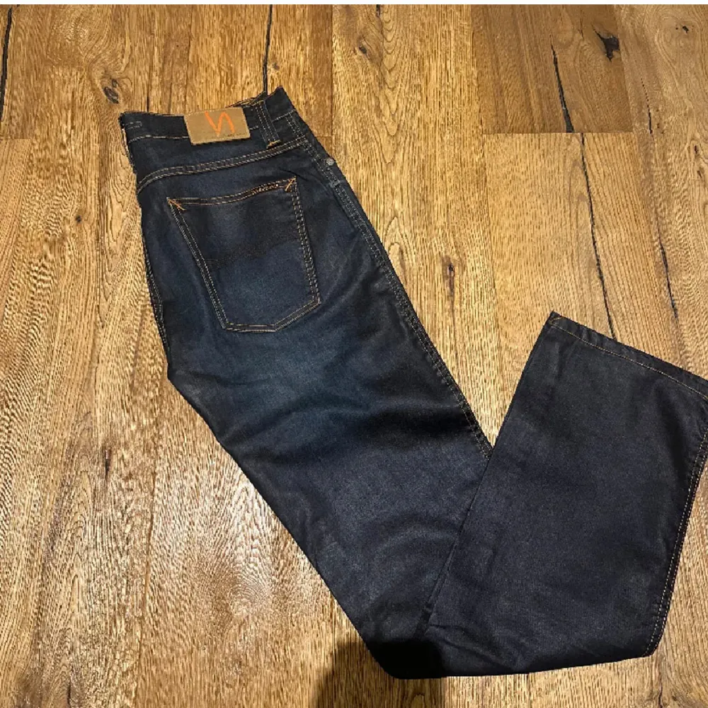 Sjukt feta nudie jeans i en sjukt snygg tvätt. Storlek 34/32 men sitter mindre, skulle säga som 32/32. Modell Slim Jim. Hör av er vid frågor!. Jeans & Byxor.