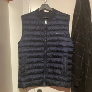 Gant Väst - Väldigt bra skick,använt typ 5 gånger 