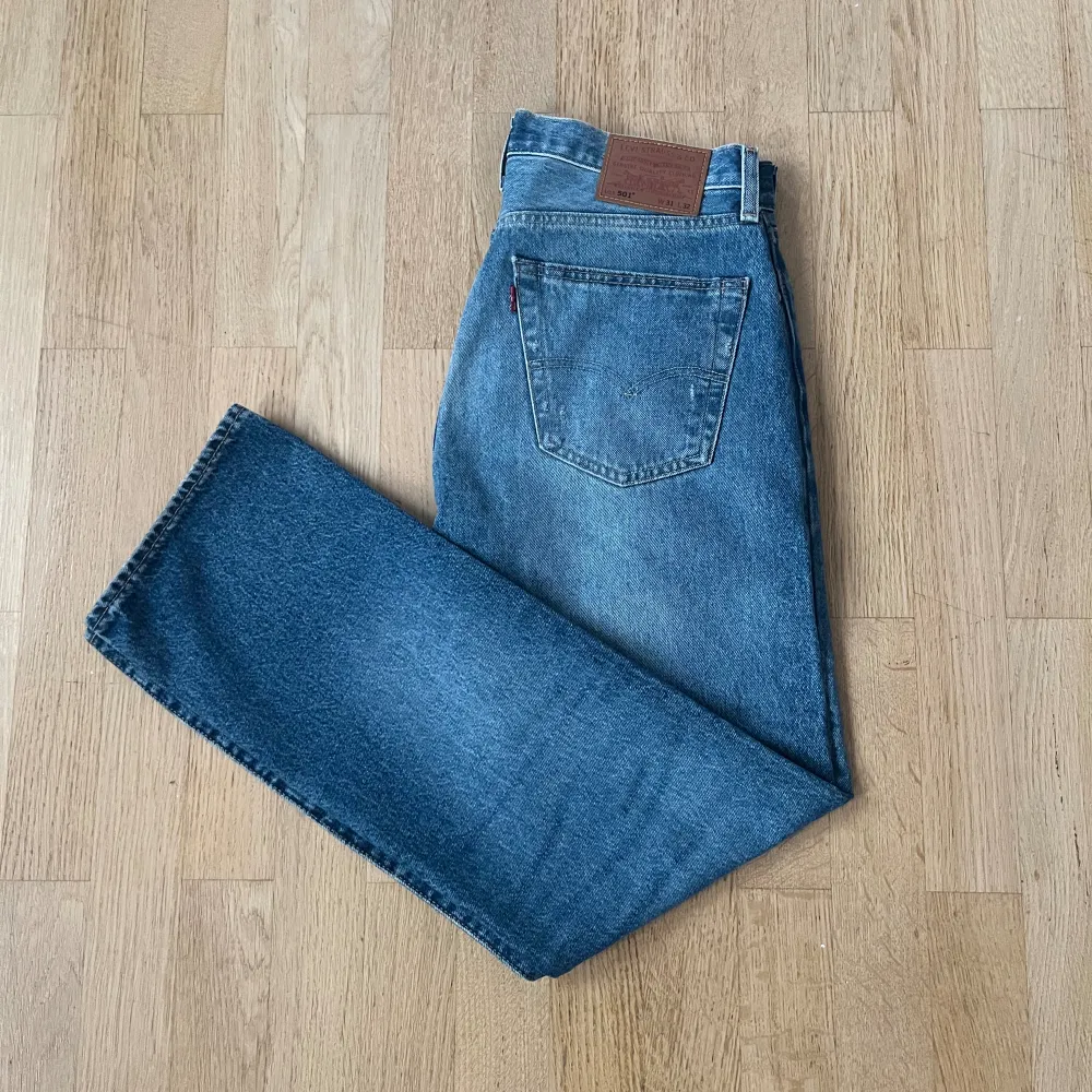 Levis 501 aldrig använda skick 10/10 Färg ljusblå  Stlk 31/32. Jeans & Byxor.