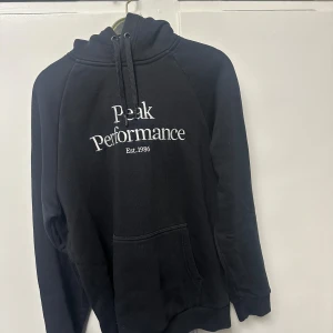 Peak performance hoodie  - Bra skick, minimalt använd. Pris kan diskuteras. 