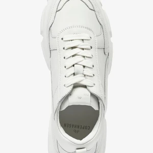 Nya sneakers Copenhagen studios Sneakers Cph40 - Köpte sprillans nya vita läder sneakers enligt rubrik för 2345kr i onsdags. Storlek 39. Har gått i de 2 dagar men de är för små! Behöver storlek 40. Jättefina och sköna. Högre sula. Jättefin kvalitet- har haft ett par exakt lika tidigare (men större)
