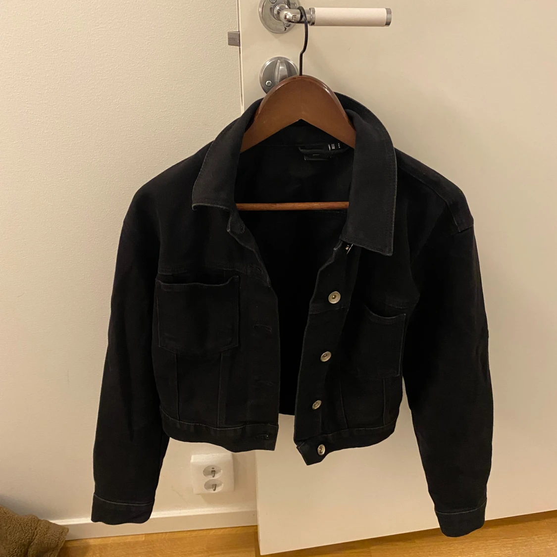 Svart jeans jacka i storlek S från vero moda - 90