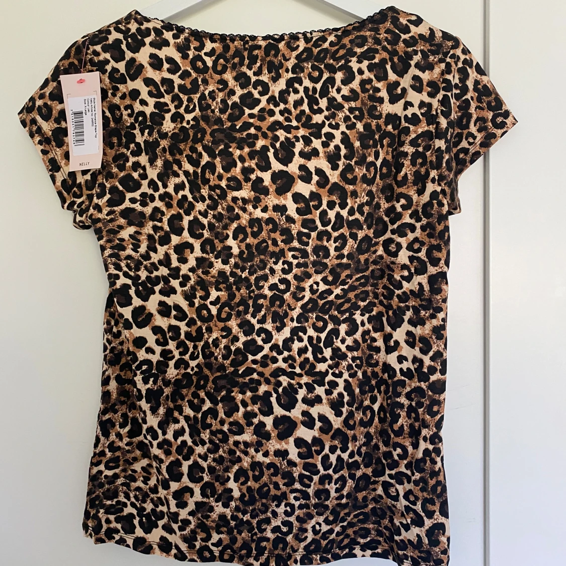 Leopardmönstrad topp med spetsdetaljer - 90