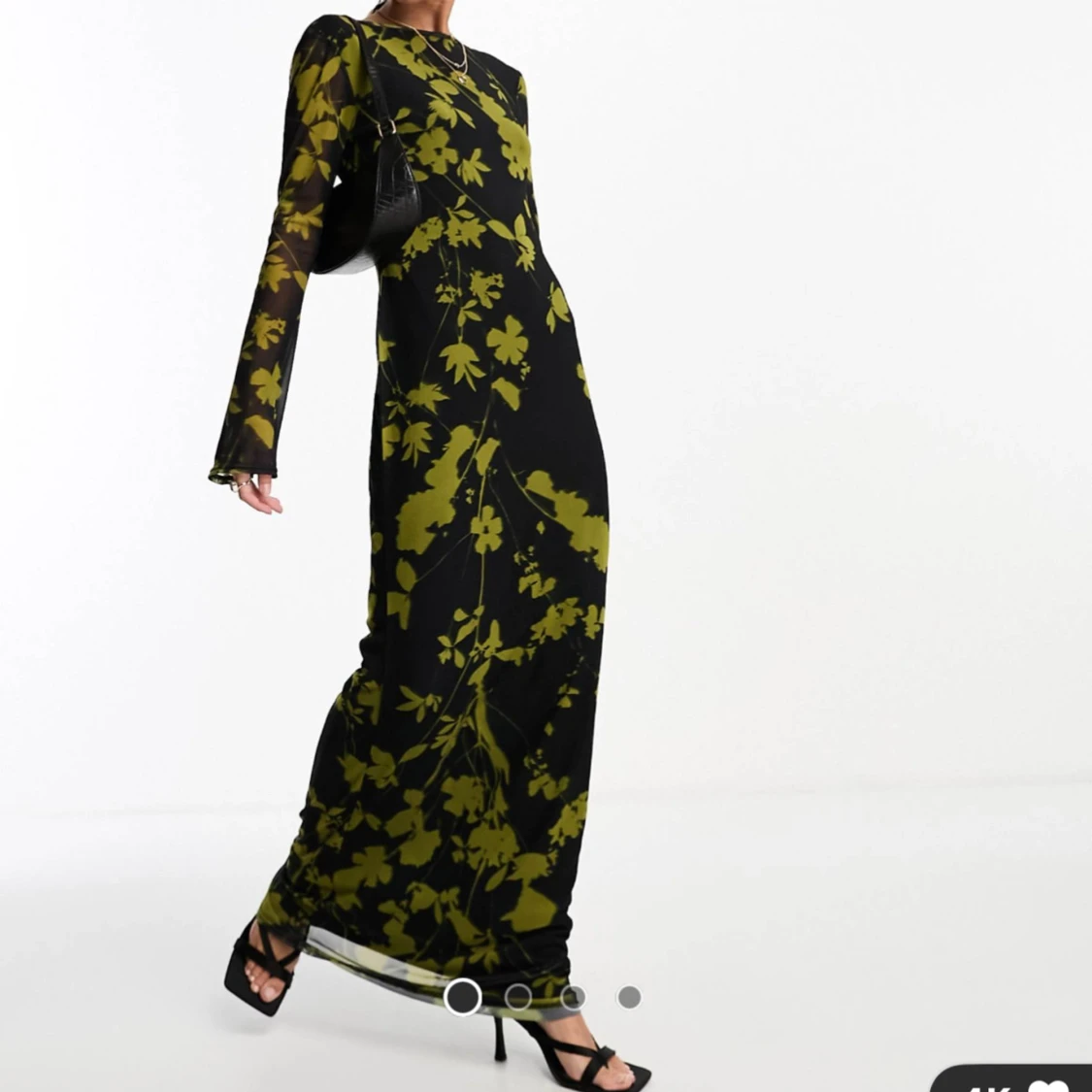 Svart och grönmönstrad klänning  - 90