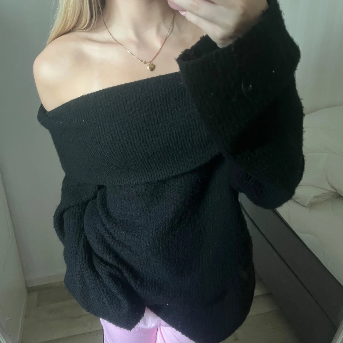 Stickad offshoulder tröja - 90