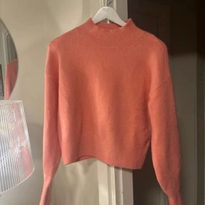 Tröja från other stories  - (Bilder tagna från min Vinted profil) Defekter finns på bild 