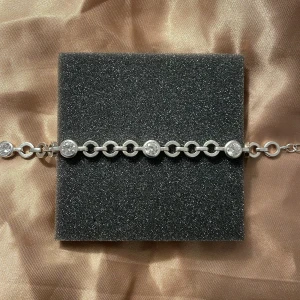 Silverarmband - Jättefint silverarmband som är silverpläderad.