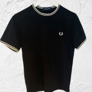 Fred perry  - Säljer en helt ny fred perry tishirt 