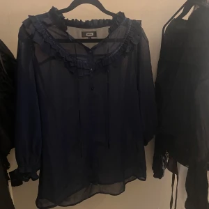 Blå söt blus - Söt marinblå blus!🌊