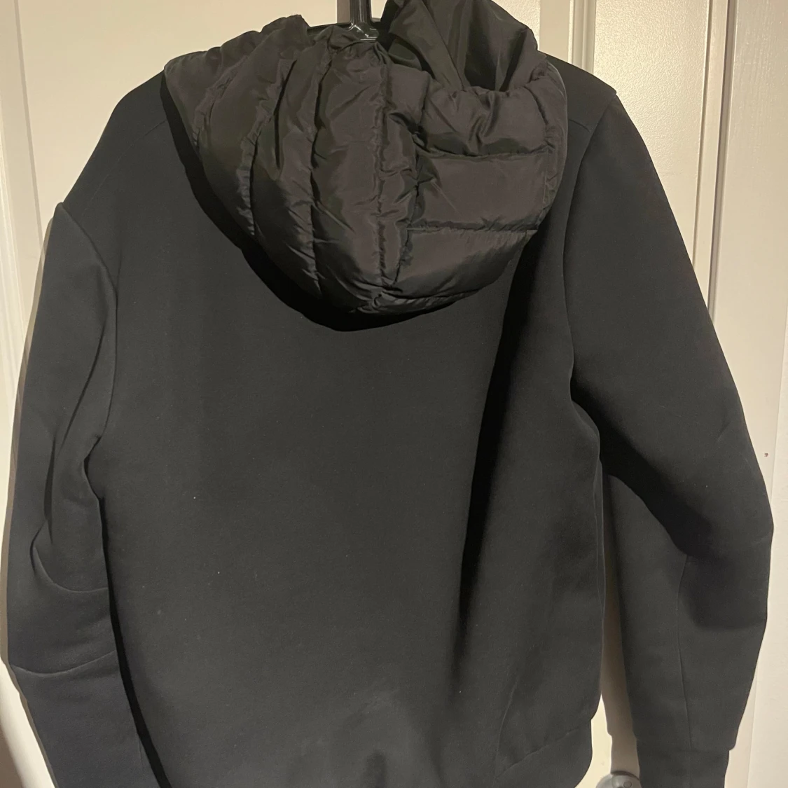 Svart jacka med huva från 19V69 Italia - 1