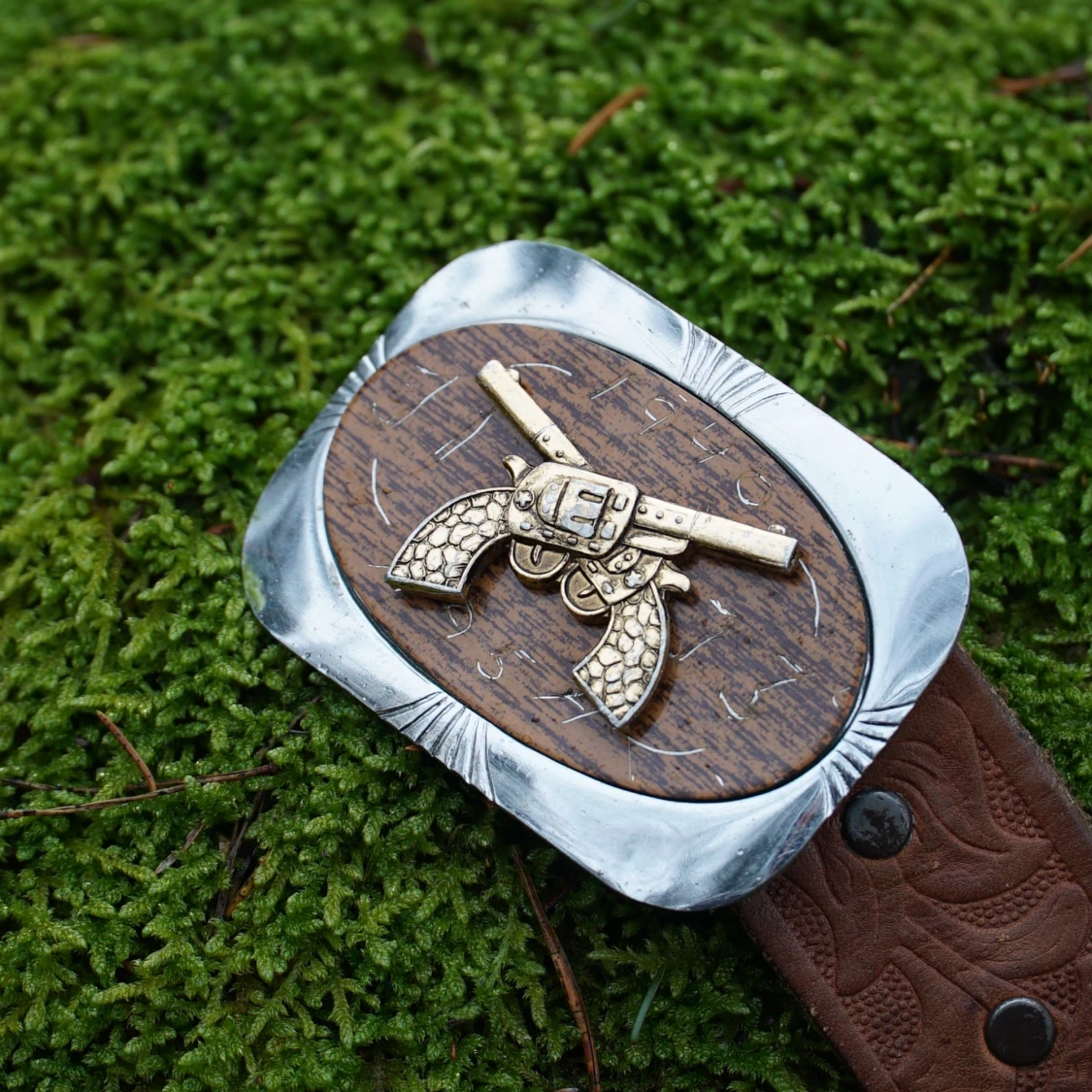 Brunt skärp med pistoldetalj - 2