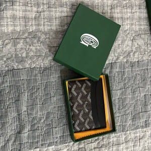 Korthållare/plånbok - Säljer min korthållare med dustbag och kort