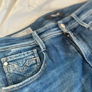 Replay jeans - Replay anbass jeans - Slim fitt passform - storlek w29/31L - Nypris 1800kr - skriv vid frågor och funderingar!🕺