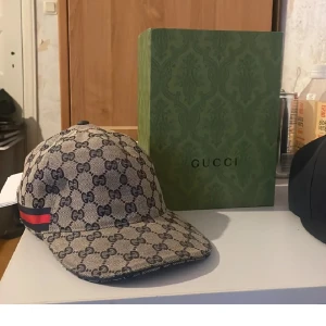 Gucci keps - Gucci keps blue versionen limitid edition.    Vid snabb äffar kan sänkas    