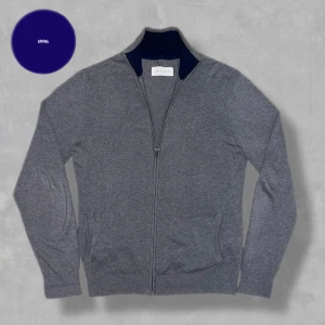 Pier One full zip - Säljer nu denna grymt snygga Full Zip från Pier One | Den är i ett superbra skick, utan defekter.| Storlek M. | Skriv vid funderingar! 