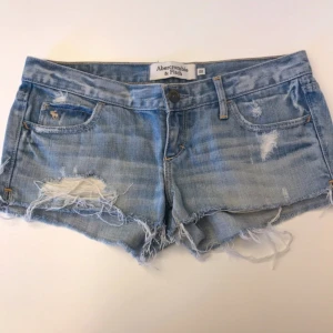 Ljusa jeansshorts från Abercrombie & Fitch - Snygga ljusa jeansshorts från Abercrombie & Fitch🥰🥰