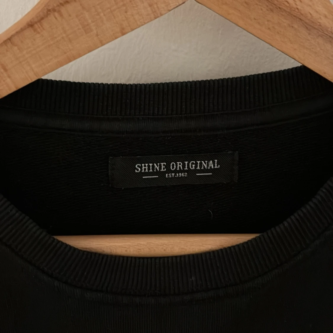 Svart tröja från Shine Original - 2