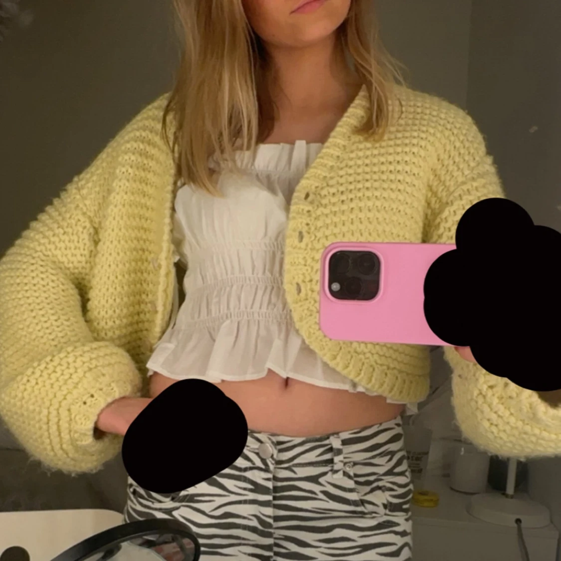 Gul stickad kofta - 2