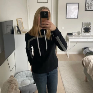 Maya Delorez hoodie  - Väldigt fint skick! Använd ett fåtal gånger.