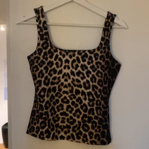 Leopardmönstrad topp - Snygg topp men kommer inte till användning, använd typ 2 ggr🙌🏽