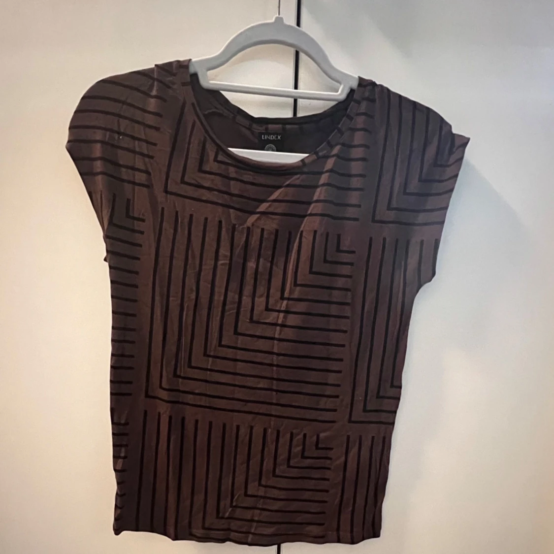 Brun mönstrad topp från Lindex