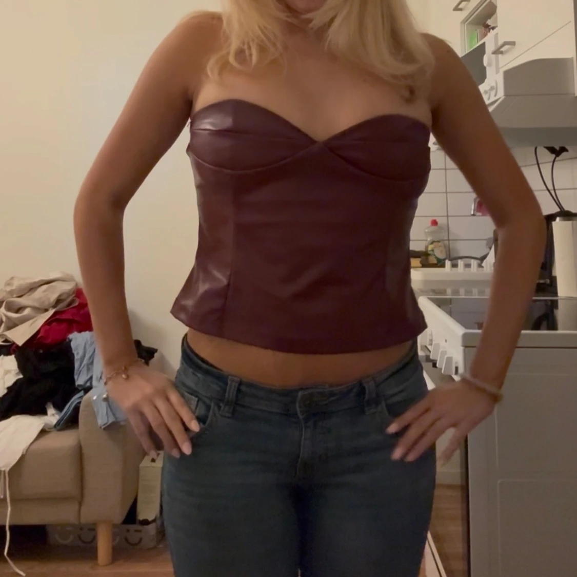 Vinröd korsett i syntetmaterial - 1