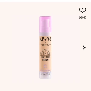 Bare With Me Concealer Serum från NYX - NYX Bare With Me Concealer Serum är en lätt och krämig concealer i en praktisk pumpflaska. Perfekt för att täcka ojämnheter och ge en naturlig finish. Har använt den några gånger men det finns jätte mycket produkt kvar, nyansen beige