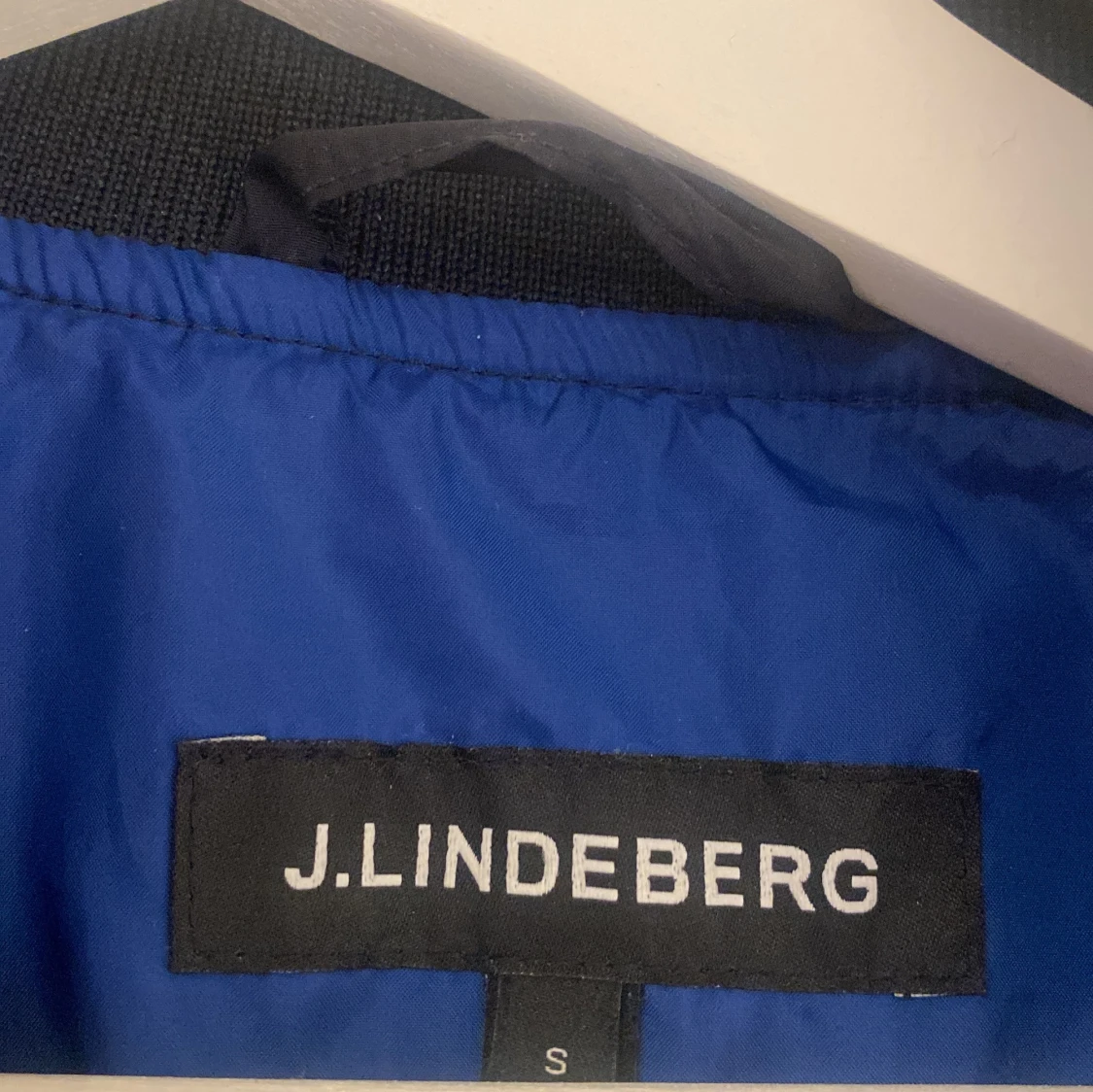 Mörkblå bomberjacka från J.Lindeberg - 2