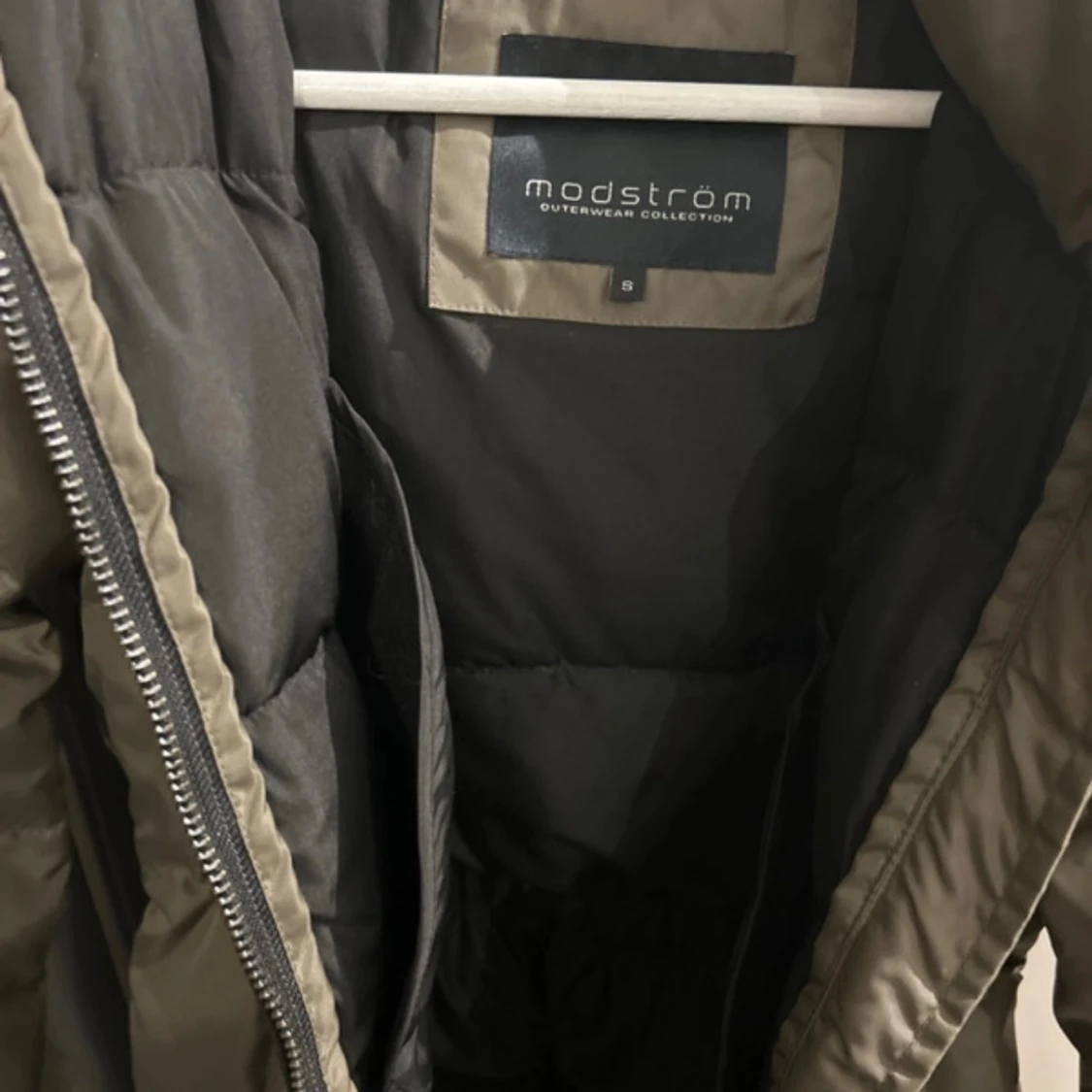 Olivgrön dunjacka från Modström - 2