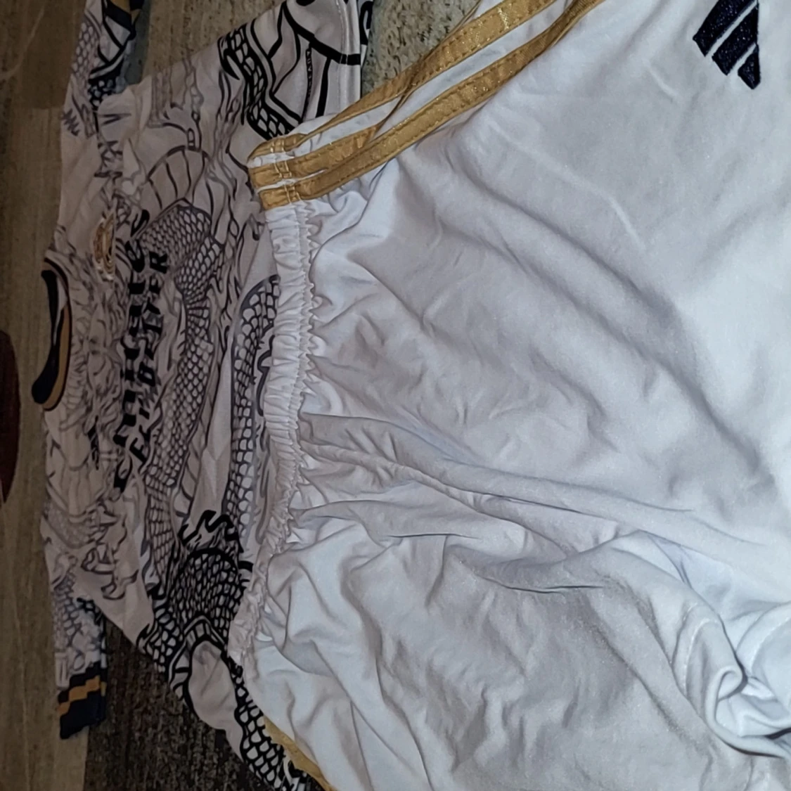 Vit Real Madrid fotbollströja med drakmönster. Cristiano Ronaldo nummer 7 - 2