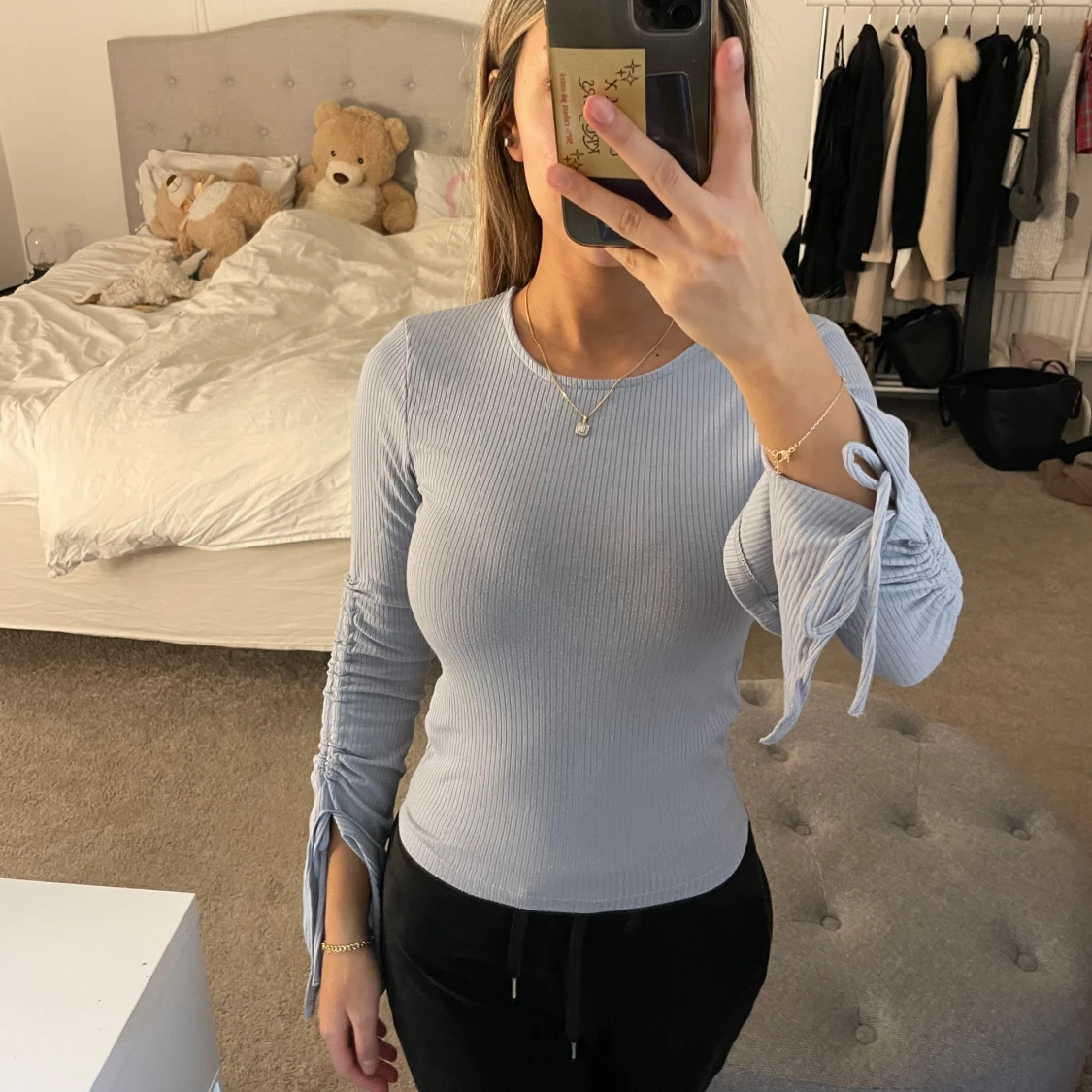 Ljusblå ribbad topp med knytband