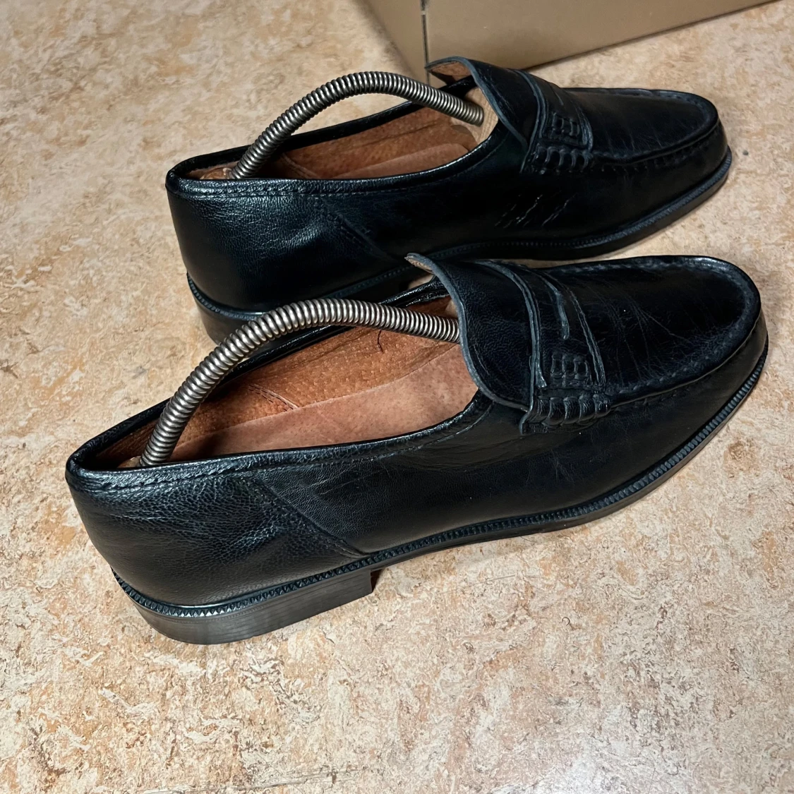 Svarta loafers från Tonio Del Prete storlek 44