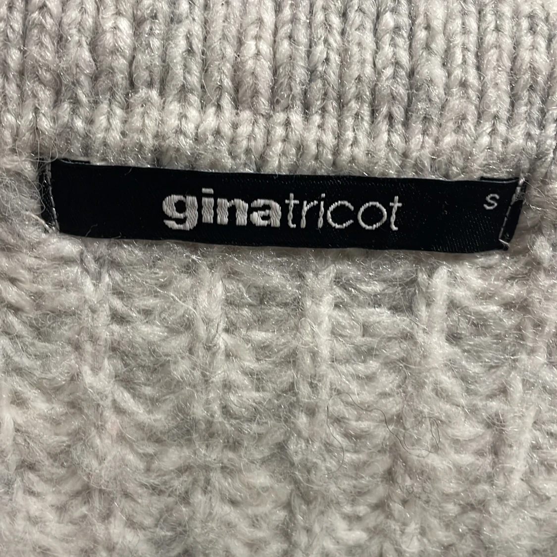 Grå stickad tröja från Gina Tricot - 3