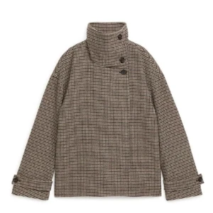 Kappa Arket - Så fin jacka från Arket. Tyvärr är det hål i båda fickorna och i innertyget, säkert väldigt lätt att lösa och syns inte utanpå, men därav det lägre priset🩷