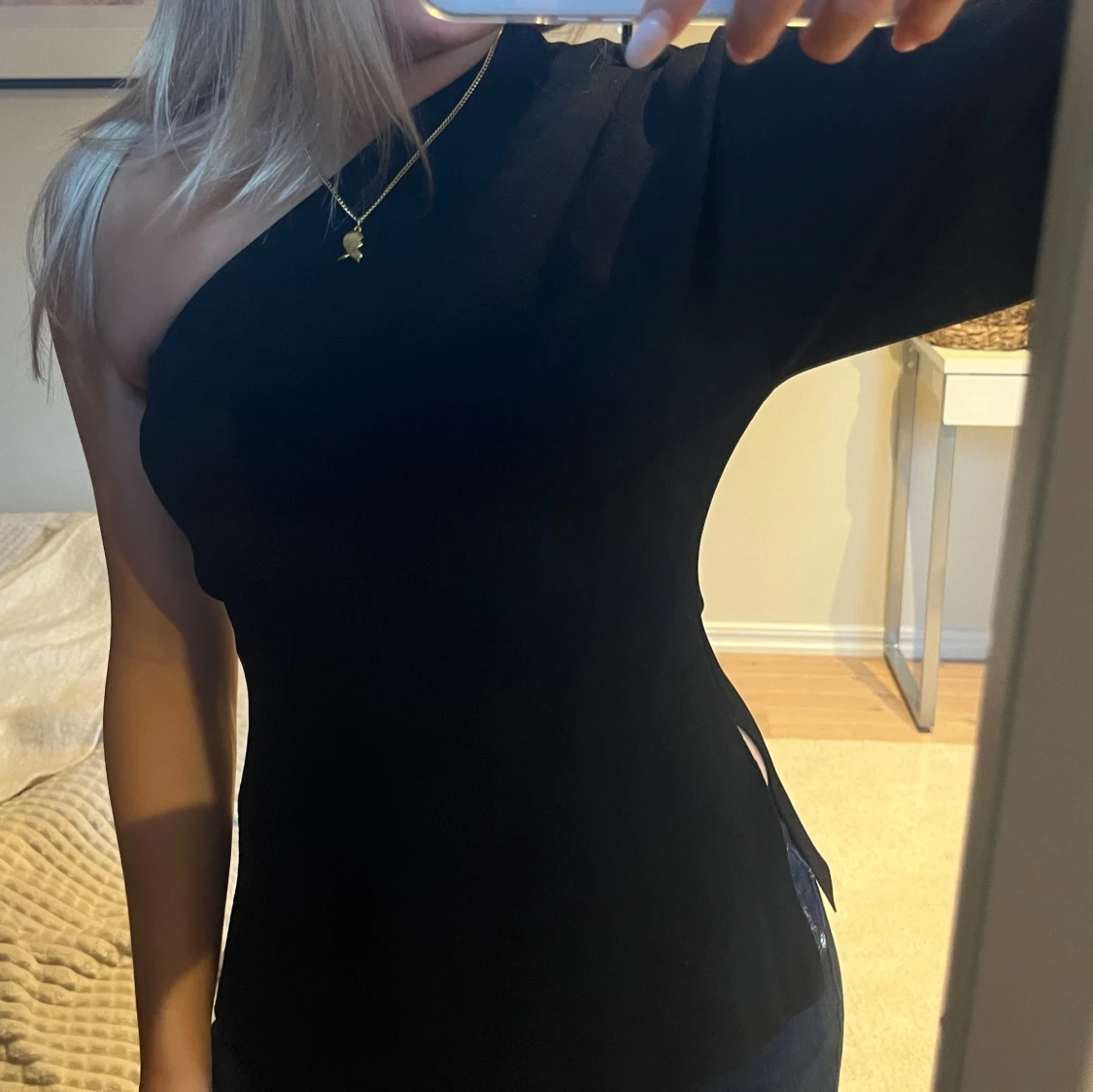 Svart oneshoulder topp - 90