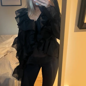 Topp - Jättefin topp från HM, går inte att köpa längre. Superfint skick, strl S! 350kr🩷