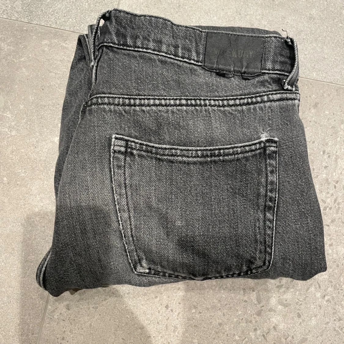 Grå jeans från Weekday