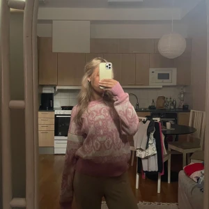 Rosa stickad tröja från Ivanhoe - Säljer en superfin rosa stickad tröja från Ivanhoe i storlek M 🧶💖