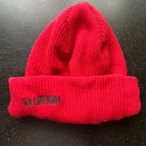 Han kjobenhavn mössa - Hej!  Säljer en han kjobenhavn mössa, fint skick sparsamt använd!  Färgen är röd.  Kostade 1400kr ny.  //Ludvig