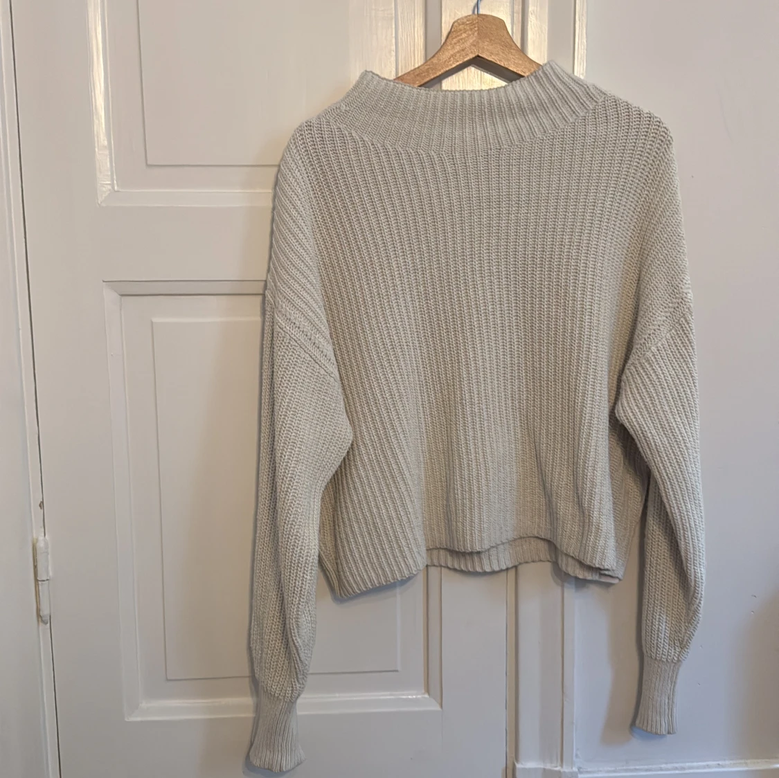 Beige stickad tröja från Filippa K