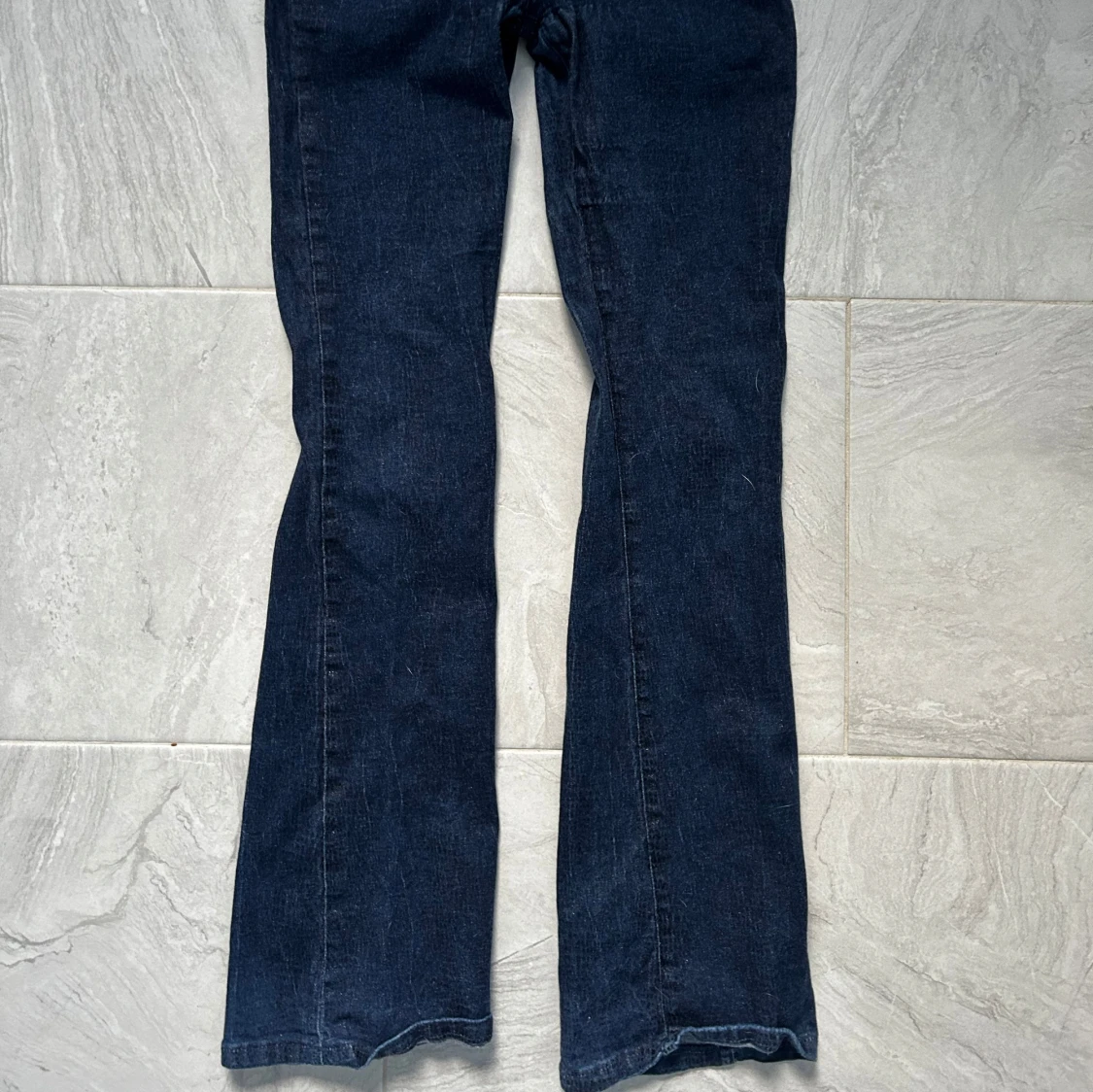 Mörkblå bootcut jeans