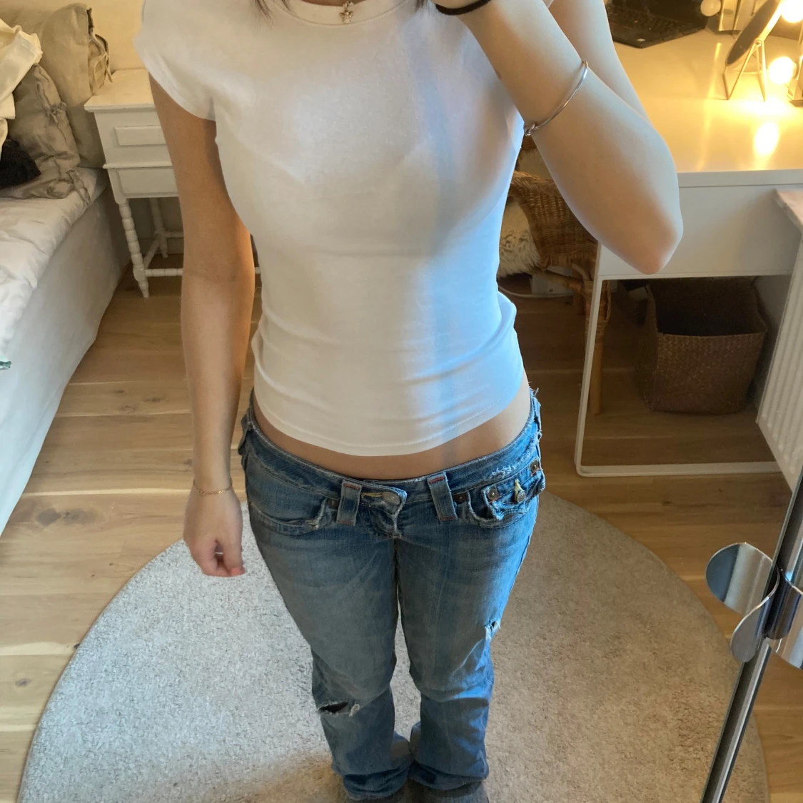 Vit t-shirt med öppen rygg