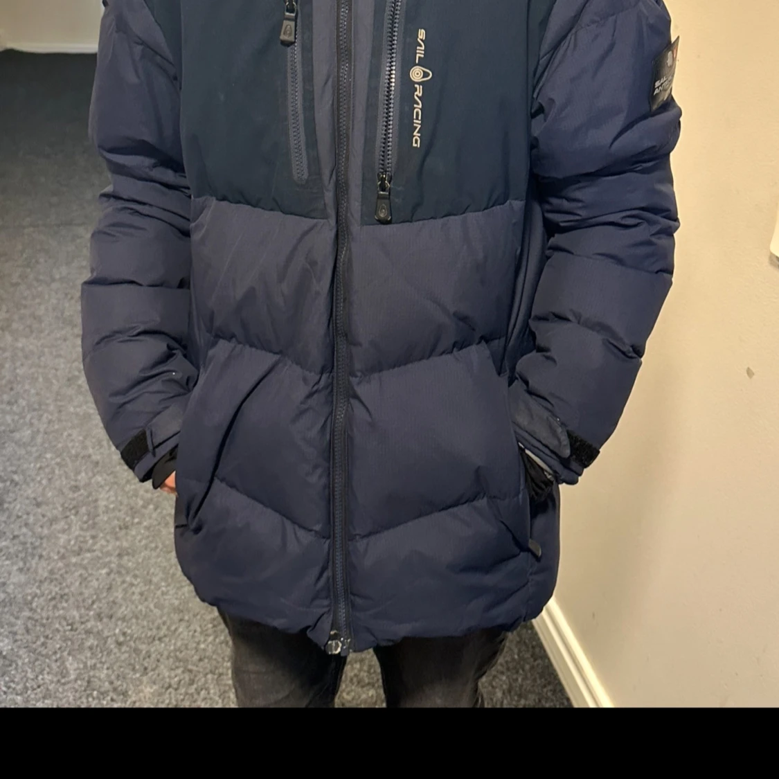 Mörkblå pufferjacka från Sail Racing