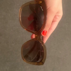 solglasögonen  - ny inte använd 