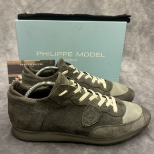 PHILIPPE MODEL TRPZ - - Philippemodel TRPZ - Skick: 9/10 - Tillbehör: Enbart skorna - Storlek 44, sitter mer som 45 - Nypris ca 3700kr // Deluxecloset