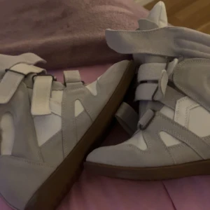 Isabell marant  - Säljer mina älskade isabell marant då dem är för små för mig!